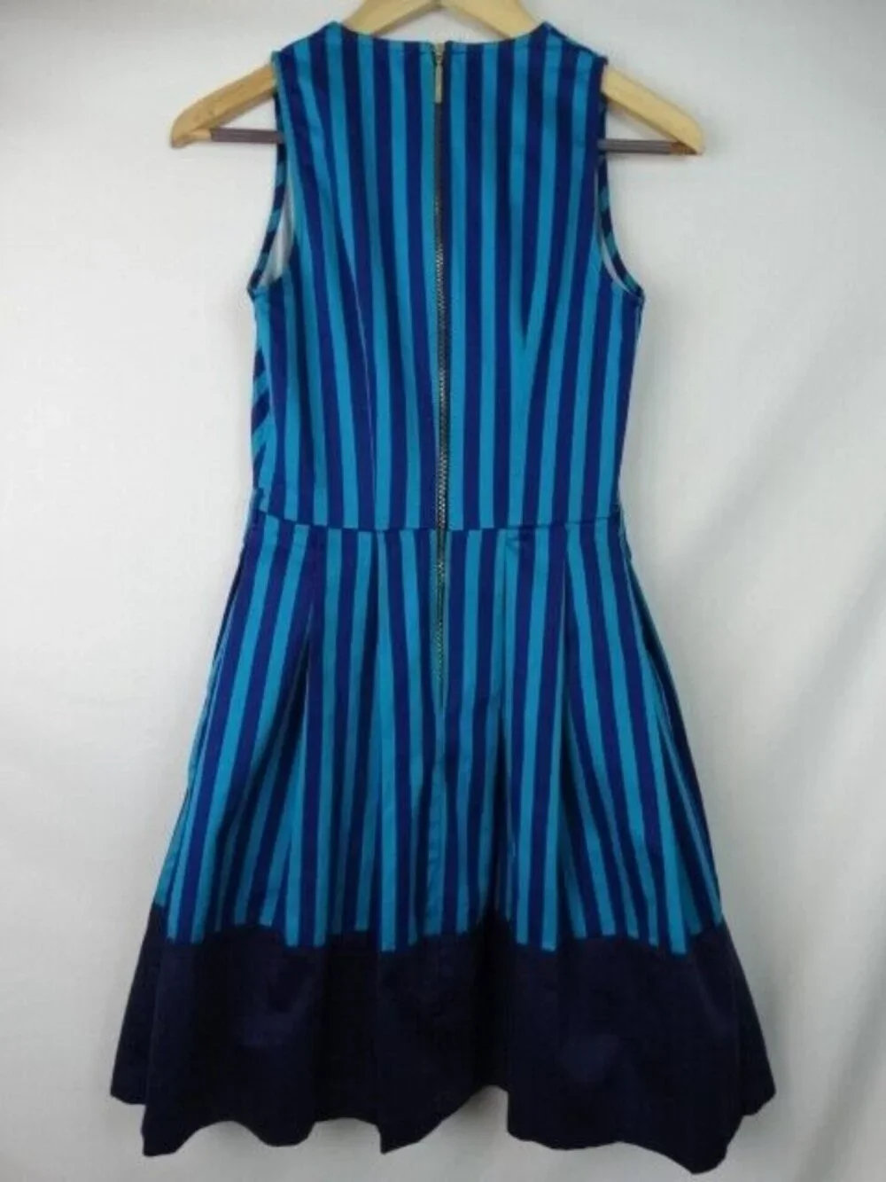 Closet London Women's Dress Size 4 Blue Striped V-Neck Sleeveless A-Line Dress